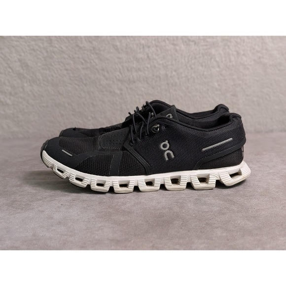On Shoes - On Cloud 5 Womens Running Shoes Black White 59.98904 Size 8.5